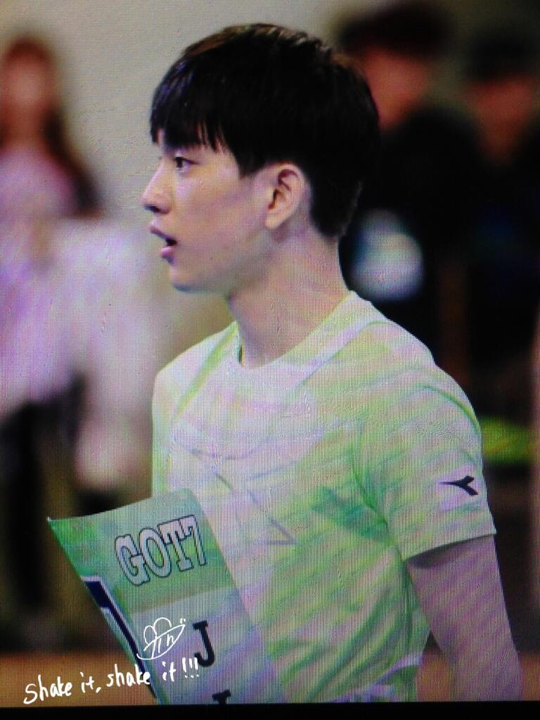 BojiRKTIAAAewd3.jpg:large