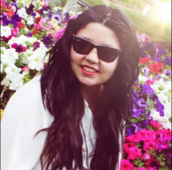 Make your own sunshine ☀️🌸🌷🌺💐🌈😍🎀👍 #youonlyliveonce #yolo #yolomag #yolomagazine #sunshine #flowers #raybans