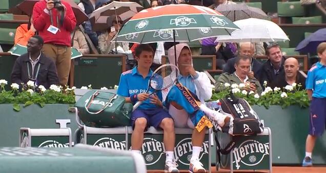 Djokovic lluvia RG '14 - pbs.twimg.com