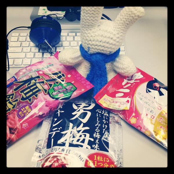 Kurious_Lapin's tweet photo. #Kurious_Lapin: Yay #candies yay #sweets #omnomnom!! Can you tell what flavour? ;) http://t.co/b6zSAnlroV