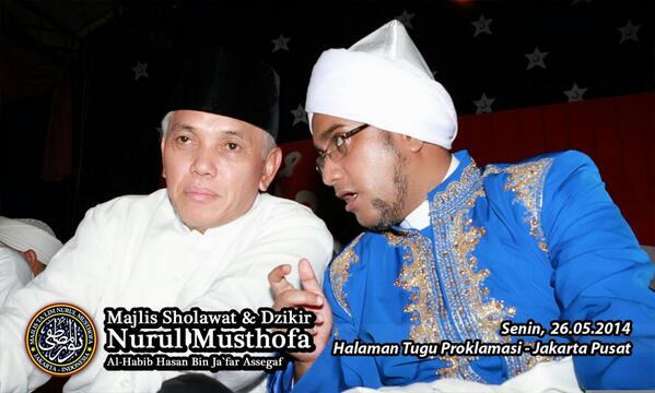Bpk <a href="/hattarajasa/">Hatta Rajasa</a> menghadiri Nurul Musthofa di halaman Tugu Proklamasi Jakpus. Bangga dgn pemimpin yg cinta ulama ! ❤