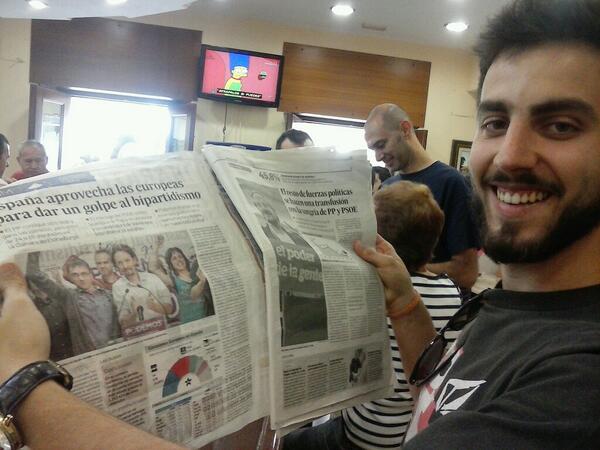 podemosmalaga's tweet photo. @Pablichentto (Componente del Grupo de Comunicación) con la prueba de que SI SE PUEDE @ahorapodemos #Podemos25M http://t.co/aNCZ77BxbE