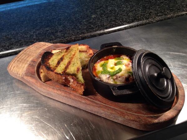 gary_jenkins_'s tweet photo. Meatballs, spicy tomato &amp; chorizo sauce, garlic bread #barsnacks @the_parsonsnose http://t.co/2x9nhz03Qj