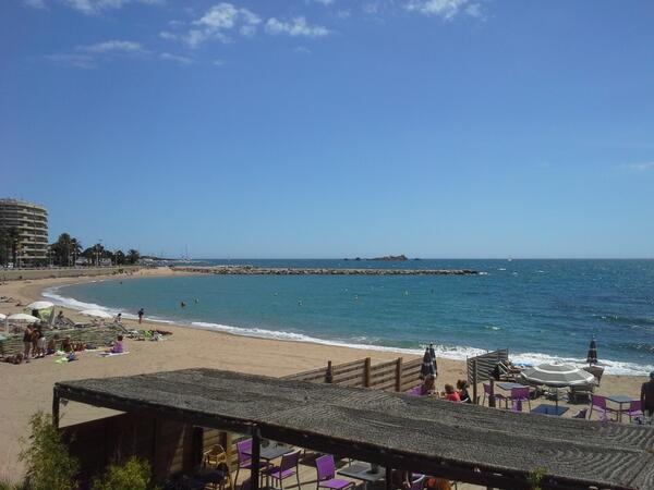 Promenade83's tweet photo. La plage vous attend ! Sortez les maillots !
A partir de 157 € les deux nuits pour l'Ascension ! 
#pierreetvacances http://t.co/J5l6mV7kFA