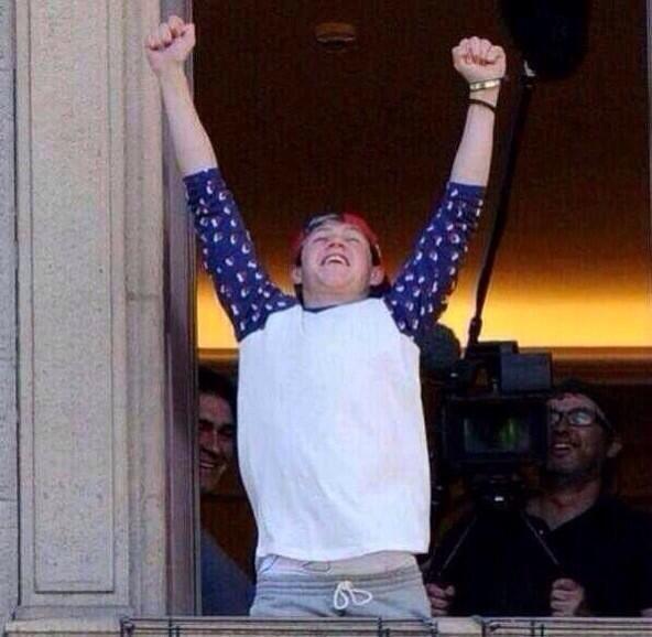 teokdin's tweet photo. "5/5 at the match"
"TEAM NIALL"
"narry hug"
#VMAOneDirection #heatOneDirection http://t.co/kHRSUHZDLy