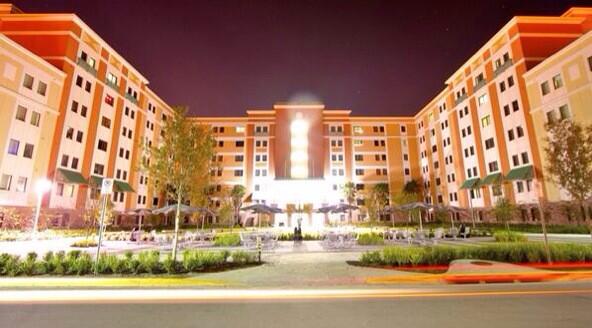 Hacks4College's tweet photo. These college campuses are unreal😱 http://t.co/KhfjfkdSg3 http://t.co/Oxfv543W8T