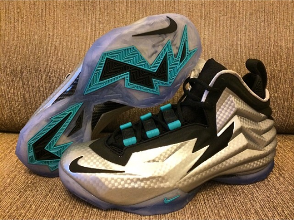 KicksOnCourtcom's tweet photo. Nike Chuck Posite From All Angles http://t.co/gURappaVKl http://t.co/AAk4ns1EGa
