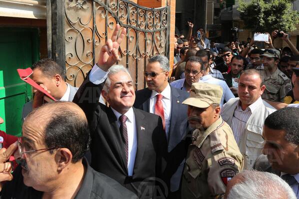 anadoluagency's tweet photo. #Egypt #presidential candidate Hamdeen #Sabbahi arrives to cast his ballot during the presidential election in #Cairo http://t.co/LP7veARRIU