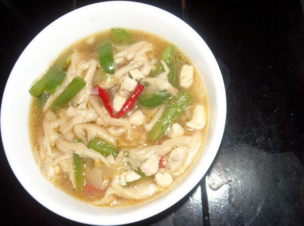 ichimushroom's tweet photo. Tak hanya jadi pelengkap sajian kuliner, kini banyak masakan jamur tiram, salah satunya tumis jamur tiram http://t.co/CjiTOnzPtl