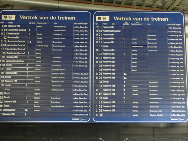 Niet iedereen weet het, maar het 'Blauwe Bord',vroeger icoon van stationshal Utrecht C, hangt in Het #Spoorwegmuseum!
