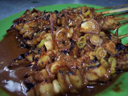 ichimushroom's tweet photo. Niih kuliner terkenal di negeri ini, sate. Dan jamur tiram bisa disulap jadi sate, serasa sate kambing hehe http://t.co/jTHMw8ndY7