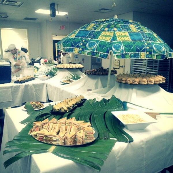 ideasdecocina's tweet photo. Primer Buffet de Ensaladas y Emparedados #LCBMIA http://t.co/lh7atH5cA0