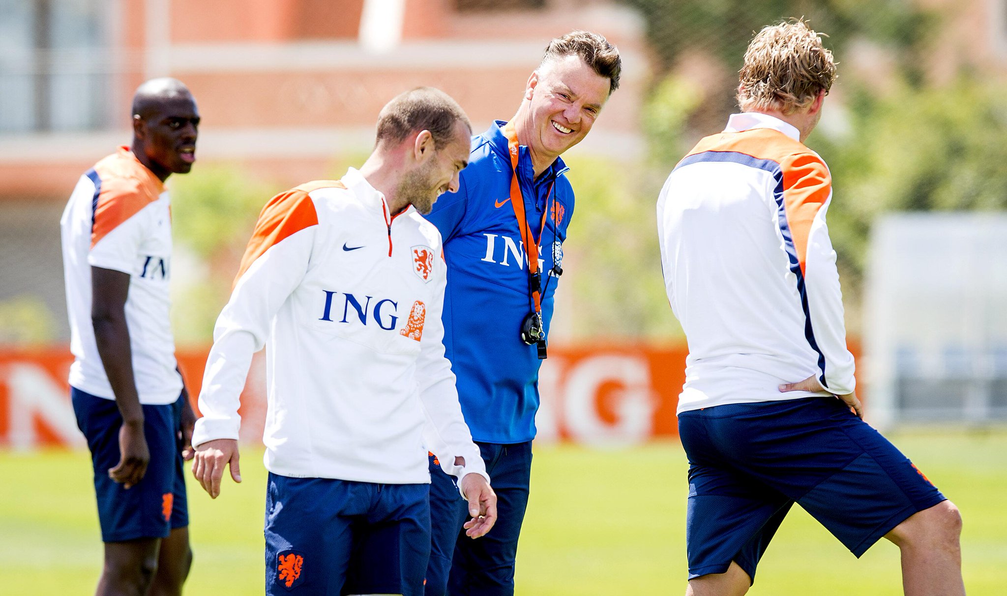 BoklDOnCAAASzXh.jpg:large