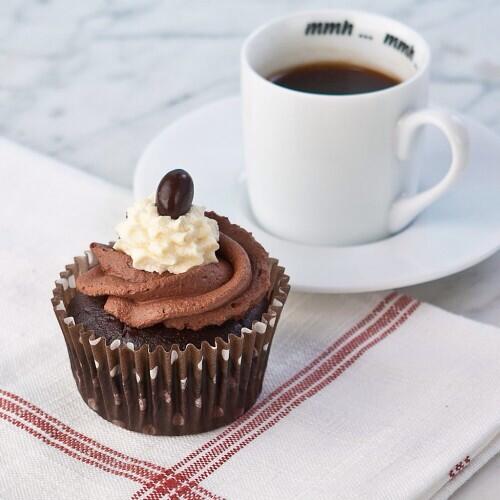 iDinnerNZ's tweet image. Love cupcakes with coffee? Simply retweet this and follow us to get a complimentary cupcake with any coffee purchase!