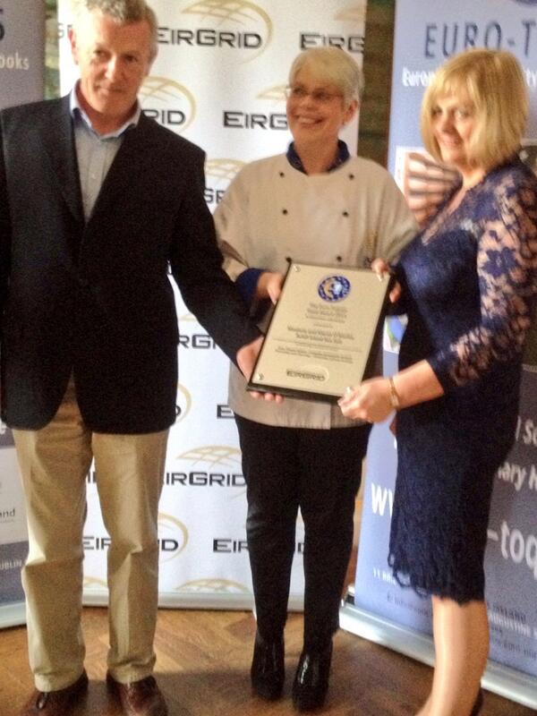 Beloved @TheGGClub salt makers Marjorie & Kieran of Achill Island Sea Salt accept award @achillseasalt #etfoodawards