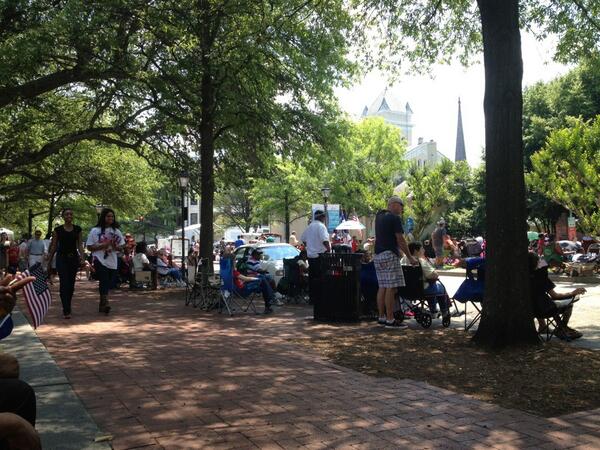Cityof7's tweet photo. #MemorialDay #Portsmouth 
Oldest memorial day parade in the country http://t.co/CRotUrSzq9
