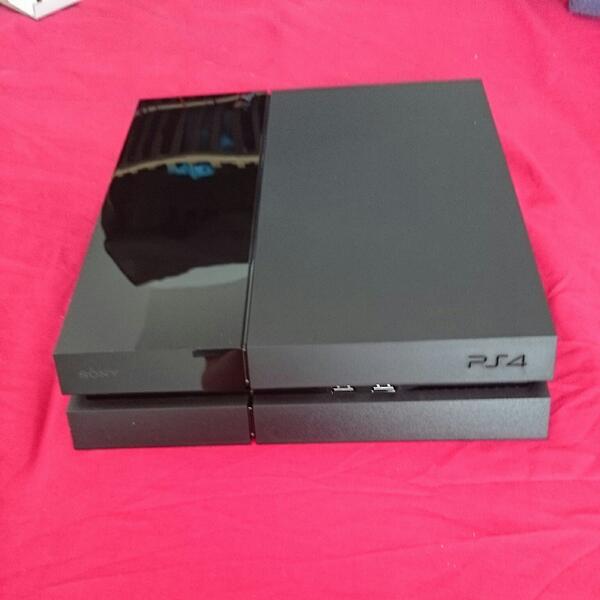DKdeclan1's tweet image. Got my ps4 it's amazing