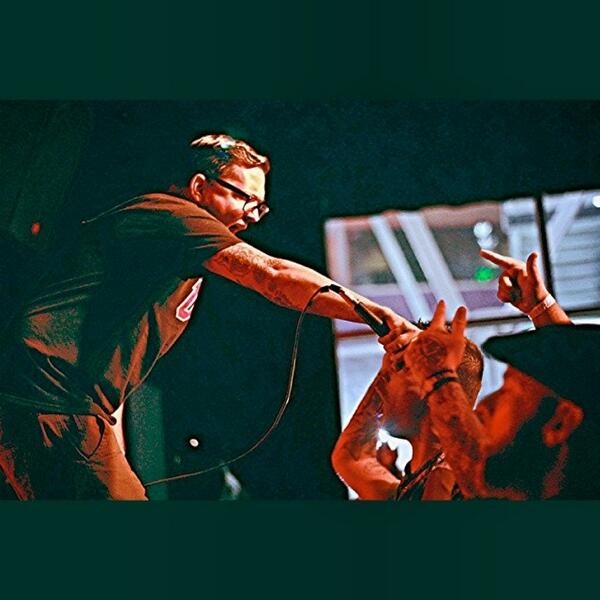 FolsomLV's tweet photo. Stu givin some mic time to the crowd at PRB on Saturday night with Judge and H20. What a great show! http://t.co/koOPempFsv