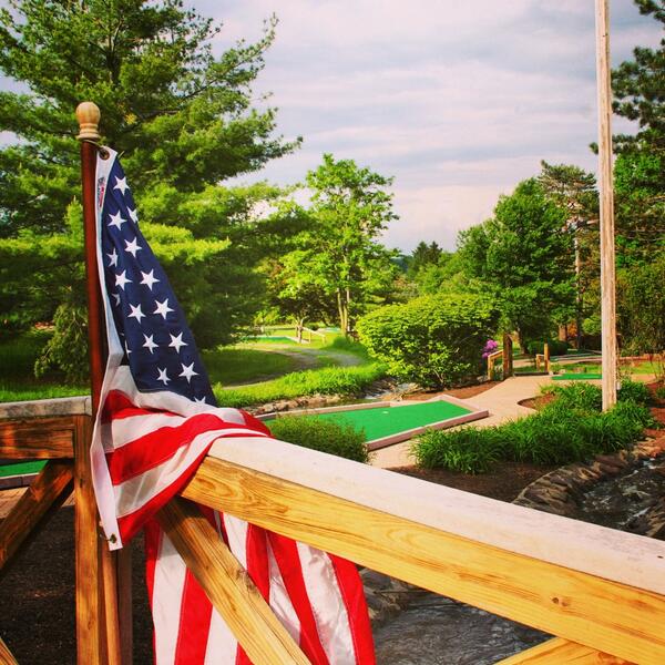 golfpinecreek's tweet photo. Happy Memorial Day!!! 🇺🇸 #pinecreekminigolf #America http://t.co/3oW4YEuFId