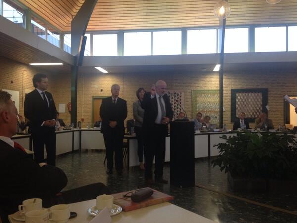 Rotarylid Peter van Andel legt de eed af als raadslid van de gemeente Elburg. Van harte!