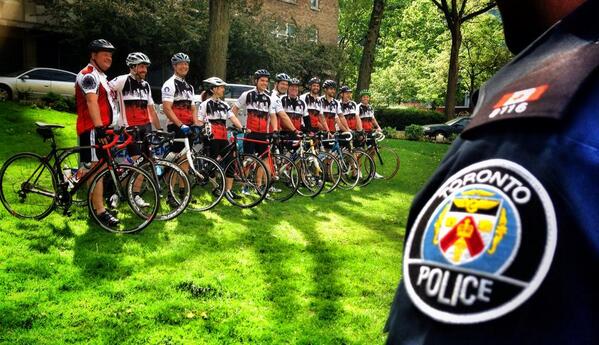 TorontoPolice's tweet photo. +1 MT @ProCameraGirl Cheering Toronto Police as they bike to Chicago for sick kids #copscycleforkids @sickkids http://t.co/1im7NLsL15 ^sm