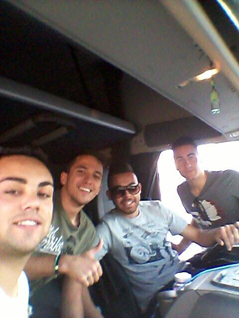 AngelCheve's tweet photo. Pa bolonia q vamoss!!jaja @UCaselles  @adrianfructuoso  @serafinalcaina http://t.co/x1Ae3x1qkk