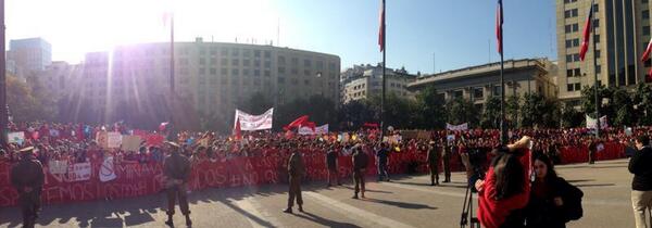 verocele's tweet photo. Q orgullo ser chilena!!! #NoLosDejaremosSolos @siemprexlavida http://t.co/Jm3QhMHSsG