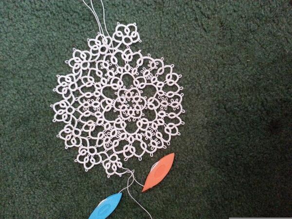 Heatherx12's tweet photo. Half way around Renulek's Summer Napkin. Love this new tatting pattern :) http://t.co/2cLqVeq0H5