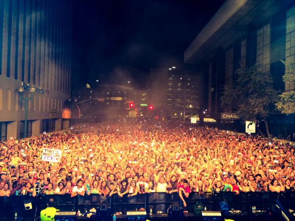 Zedd's tweet photo. Last nights show was probably my favorite show of the year!!!
Thank you El Paso!!!!! You guys rock!!! http://t.co/4qP4kF6cRY