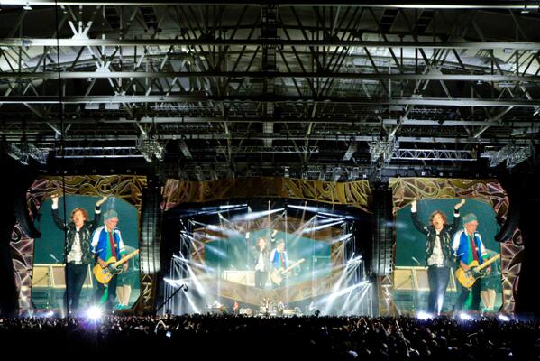 RollingStones's tweet photo. #StonesOslo HONKY TONK WOMEN http://t.co/vkJBHXXyLR http://t.co/7FlacCOt3k