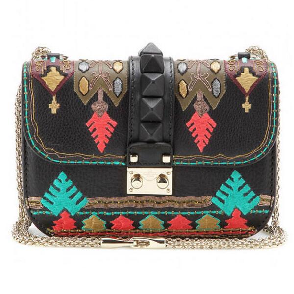 harpersbazaarus's tweet photo. The 10 bag styles every woman should have in her closet: http://t.co/yj79f7xyR7 http://t.co/gTrPLhvrY7