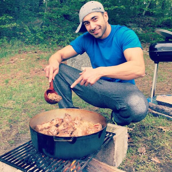 Albert_Darvesh's tweet photo. Got my protein for the day 😋 happy Memorial Day everyone!! #fun #protein http://t.co/5dlWI94I3V