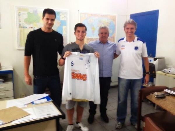 copadomundo7's tweet photo. e acaba de ser dispensado pelo Cruzeiro. Ele também já passou por Santos e Flamengo. http://t.co/ZLY6KMsWSX