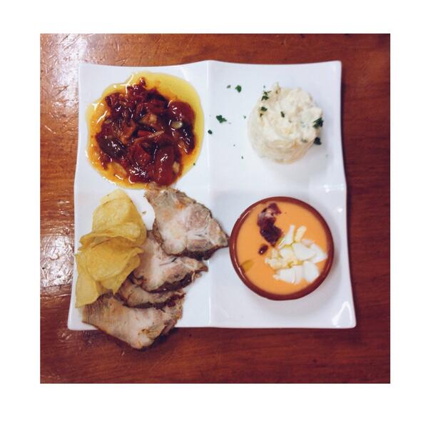 matunicaz's tweet photo. Ven a probar nuestro variado de tapas frías! http://t.co/sN3GlHlM21