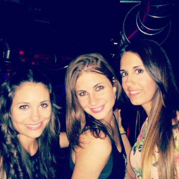 AinhoGt81's tweet photo. Celebrando el cumple con las primas más guapas del mundo,que bien lo pasé.Os quiero!
Buenas noches #LaHoraMagica142 http://t.co/PDjOxvUqDx