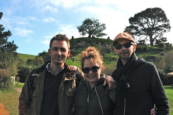 samanthajferris's tweet photo. “@japastu: Hanging in "the Shire" with @samanthajferris and @TheOnlyDJQualls http://t.co/CjRMuQxSlD” Good times! @Armageddonexpo