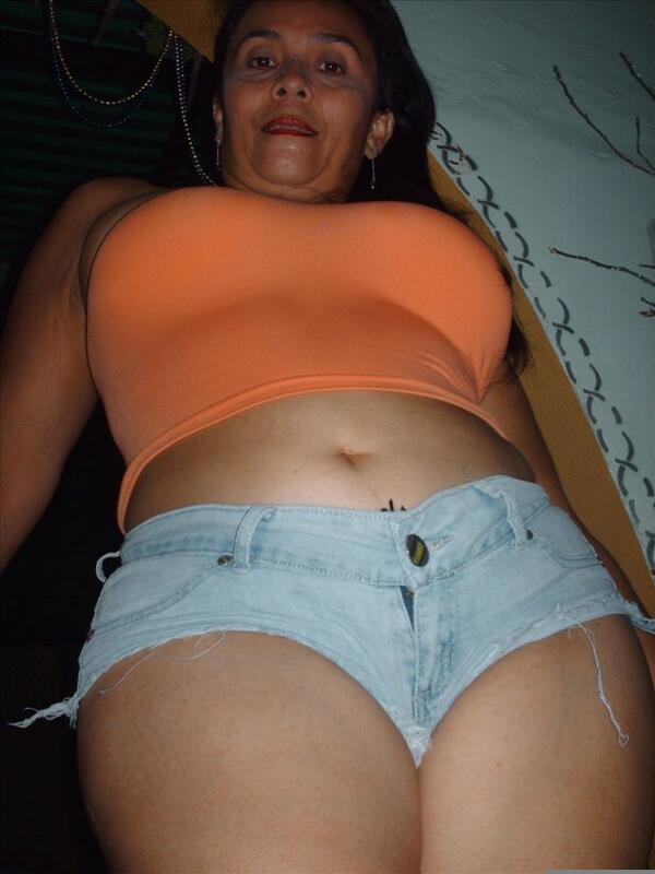 lauraMILFmx's tweet photo. Creo que hoy amanece mi cuerpo más deseoso de verga joven llena de leche http://t.co/0yovXvjKTw