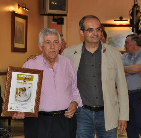 Manolo de @barlatortola recoge premio 300 euros y diploma <a href="/alejandrosola11/">alejandro solano</a> <a href="/chavalote64/">Claudio Ramírez</a> <a href="/abrahanamador/">Abrahamamador</a> <a href="/dukearahal/">El Duke 🍏</a>