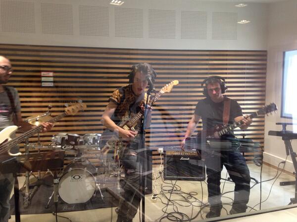 PartRomain's tweet image. Séance d'enregistrement du groupe KARNATIONS 😜🎸🎶🎤