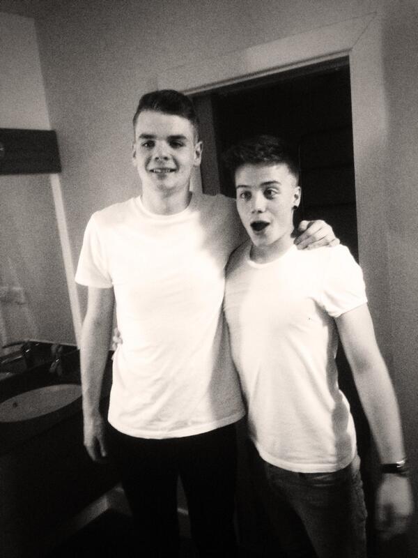 ReeceCompton1's tweet image. @DalePanter WHITE TOP WANKERS #PEtops #sheffield