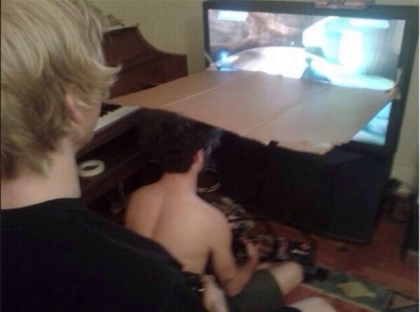 WesDodson's tweet photo. “@CauseWereGuys: Lmao no screen looking here bro http://t.co/PfFEEmZlza” @C10Bass @neisk99 @brad_key I needed this for Halo against you guys