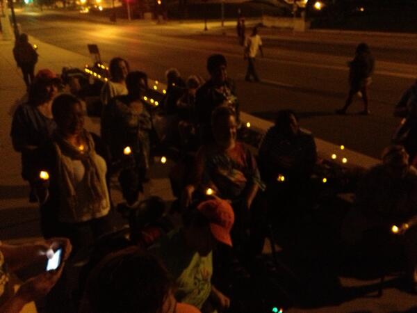 SEIUhciimk's tweet photo. Our candle light vigil w/ @AccessLiving & @ADAPTChicago to protect home care services #Keep5Percent #twill #p2 http://t.co/5Ny1KtFqx9