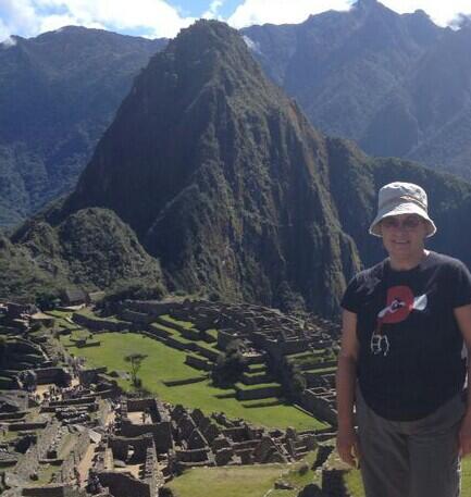 doscincodos's tweet photo. amb la samarreta de @La_Directa, per lluïr-la fins el #machupichu, #peru, orgullosa de vosaltres #ladirectanoestrenca http://t.co/72vOkCOnqa