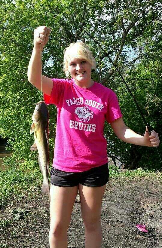 AlpineAshleigh's tweet photo. One of the big cats I caught today :) #catfish #riverfishin http://t.co/5j7QA0V9Pc