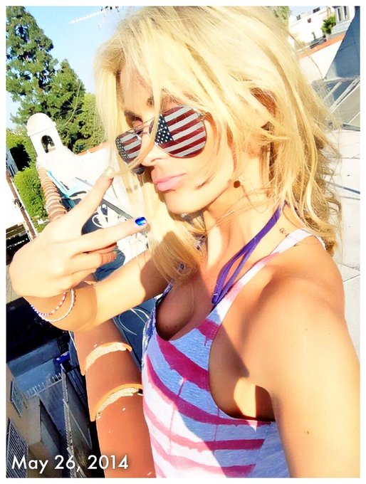 God Bless America 🇺🇸❤️🇺🇸❤️🇺🇸 #MemorialDay http://t.co/LB6ZMeSSel<a href="/tag/memorialday"class="tags">#MemorialDay</a>