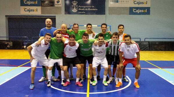 Toni4delafuente's tweet photo. Los Betis llegaron mejor a los ultimos 5 minutos y se llevaron el partido. http://t.co/KbKO9RK843