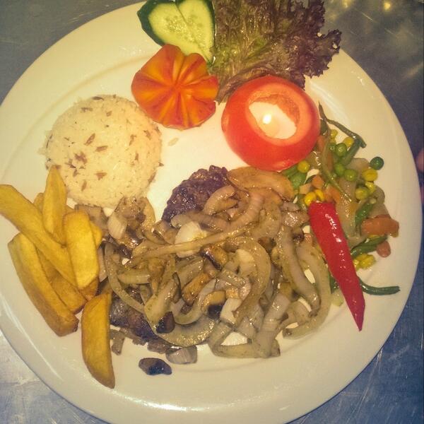 SinanEntrli's tweet photo. #steekonion var mı ben çok acıktım diyen :) http://t.co/sg1qLDP7rw