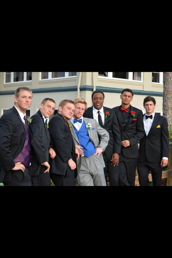 colinzman's tweet photo. “@Dhopppp: Prom Pictures #2k14 #AllSharp 😋 http://t.co/AS14Gt7hqp”