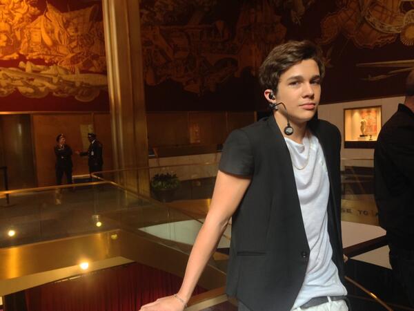 AustinMahone's tweet image. 5 MORE HOURS UNTIL #TheSecret!!!!!😁😁😁