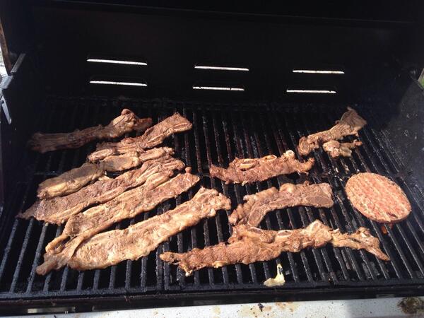 pebluz9's tweet photo. Memorial Day at 1220 http://t.co/vw1E0lOqe3